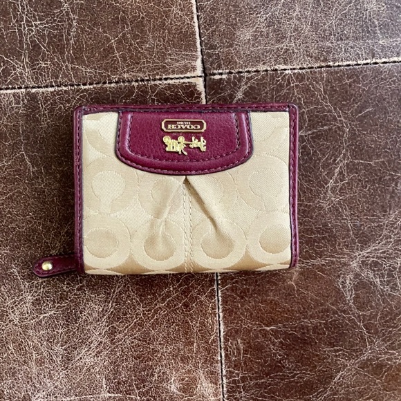 Coach Wallet. - Picture 1 of 3